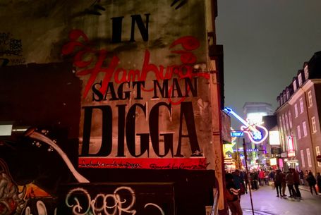 Street-Art: „In Hamburg sagt man Digga“ – typischer Spruch aus der Hansestadt
